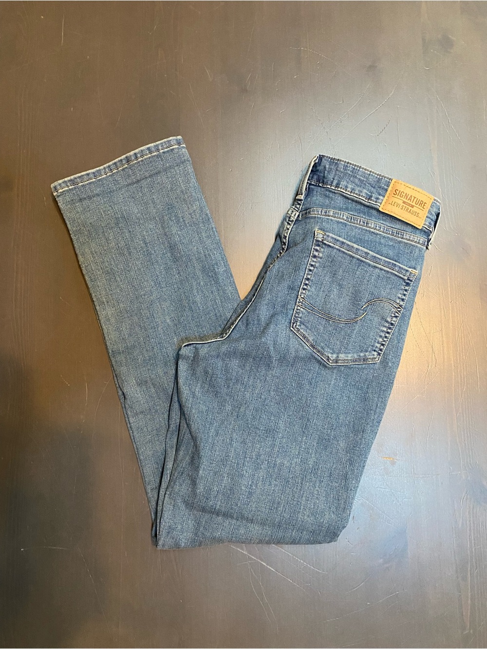 Signature by Levi Strauss Totally Shaping Straight Leg Jeans Medium Wash 10M - Picture 3 of 9